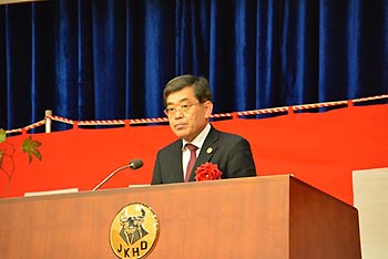 写真2：来賓祝辞を述べる今井敏林野庁長官